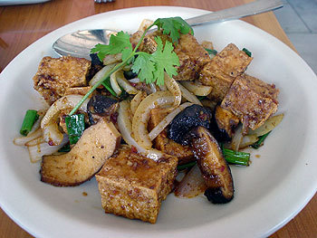 Tofu aux champignons parfumés et pousses bambou